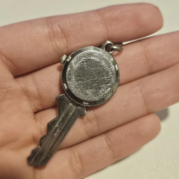 Kazuki Quartz Watch Keychain - Picture 5 of 5